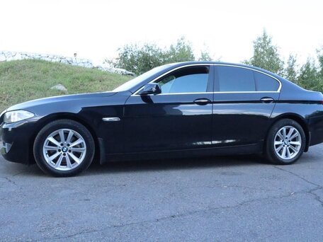 2013 BMW 5 серии 520i VI (F10/F11/F07), чёрный, 1700000 рублей, вид 4