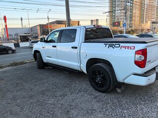 2019 Toyota Tundra CrewMax II Рестайлинг, белый, 6200000 рублей, вид 4
