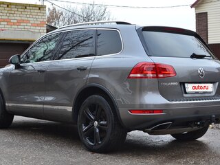 2013 Volkswagen Touareg II, серый, 2400000 рублей, вид 3