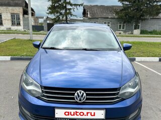 2018 Volkswagen Polo V Рестайлинг, синий, 800000 рублей, вид 2