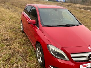 2013 Mercedes-Benz B-Класс 200 II (W246), красный, 999999 рублей, вид 2