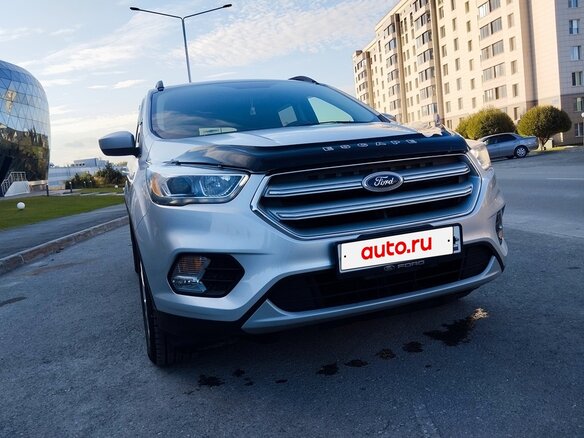 2018 Ford Escape III Рестайлинг, серебристый, 1600000 рублей - вид 1