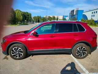 2018 Volkswagen Tiguan II, красный, 2000000 рублей, вид 3