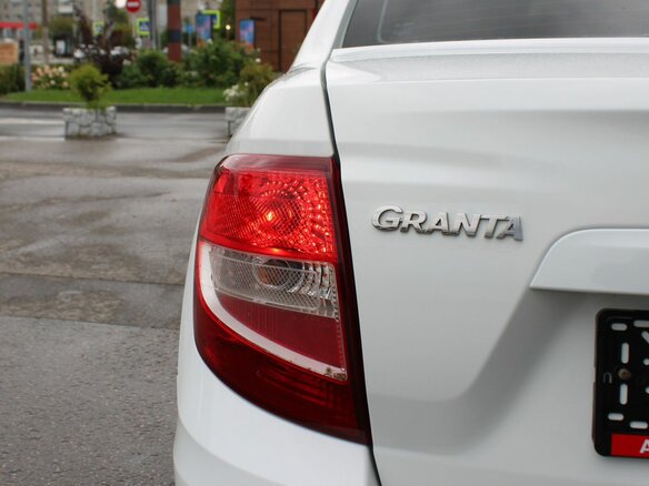 2018 Lada (ВАЗ) Granta I Рестайлинг, белый, 349000 рублей - вид 10