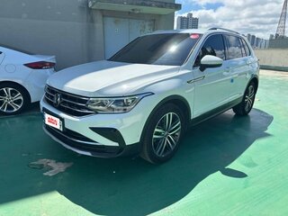 2022 Volkswagen Tiguan II Рестайлинг, белый, 2099100 рублей, вид 1