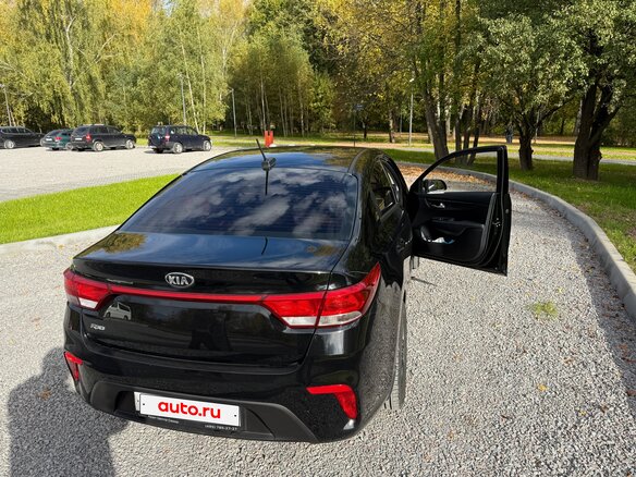 2019 Kia Rio IV, чёрный - вид 3