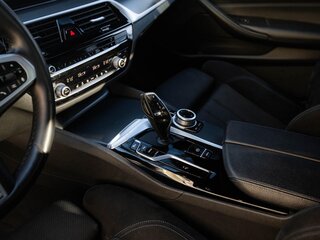 2020 BMW 5 серии 520d xDrive VII (G30/G31/G38) Рестайлинг, белый, 3990000 рублей, вид 5
