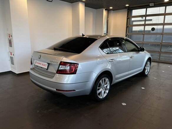 2017 Skoda Octavia III (A7) Рестайлинг, серебристый - вид 2