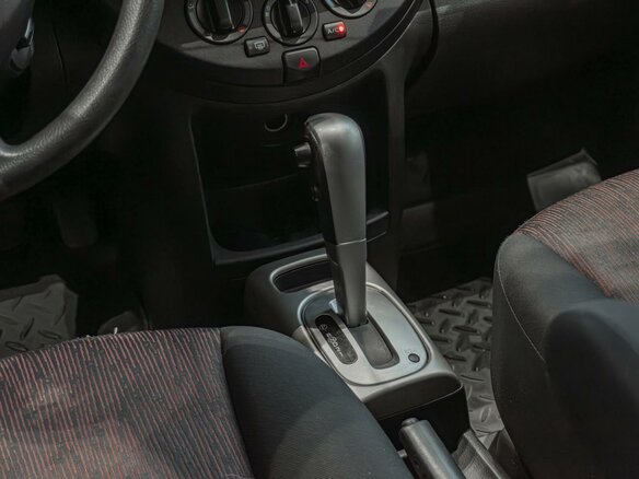2011 Nissan Note I Рестайлинг, красный - вид 12