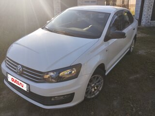 2015 Volkswagen Polo V Рестайлинг, белый, 850000 рублей, вид 2