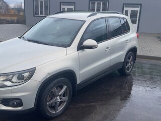 2012 Volkswagen Tiguan I Рестайлинг, серебристый, 1380000 рублей, вид 1