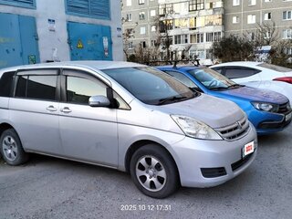 2010 Toyota ISis I Рестайлинг, серебристый, 790000 рублей, вид 2