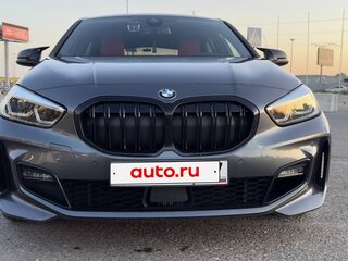 2021 BMW 1 серии 120i III (F40), серый, 3500000 рублей, вид 1