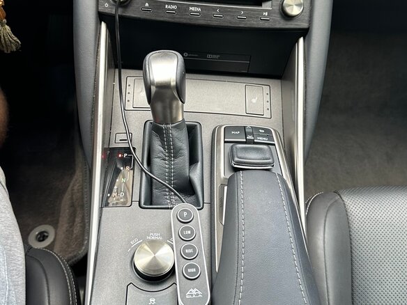 2018 Lexus IS 300 III Рестайлинг, белый, 3750000 рублей - вид 32