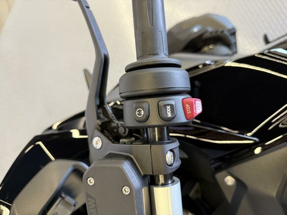 2025 BMW R 1300 RS, чёрный - вид 12