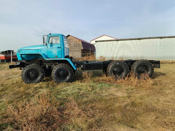 2025 Урал 4320, зелёный, 5000000 рублей - вид 6