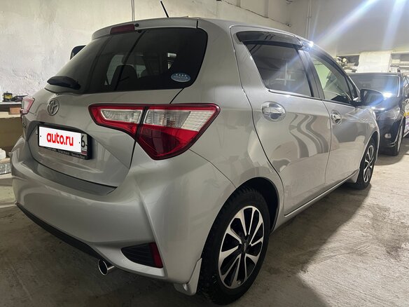 2019 Toyota Vitz III (XP130) Рестайлинг 2, серебристый, 1230000 рублей - вид 2