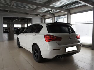 2019 BMW 1 серии 120i II (F20/F21) Рестайлинг 2, белый, 2490000 рублей, вид 4