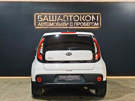 2017 Kia Soul II Рестайлинг, белый, 1390000 рублей, вид 5