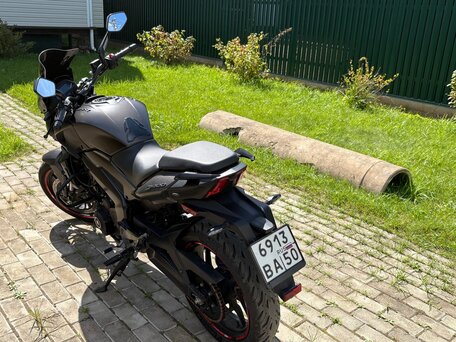 2020 Bajaj Dominar 400, чёрный, 305000 рублей, вид 3