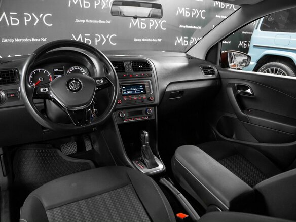 2016 Volkswagen Polo V Рестайлинг, красный - вид 9