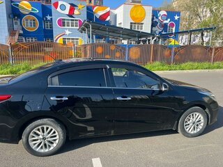 2019 Kia Rio IV, чёрный, 1850000 рублей, вид 3