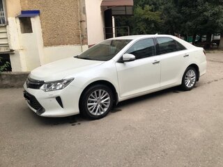 2015 Toyota Camry VII (XV50) Рестайлинг, белый, 2470000 рублей, вид 1