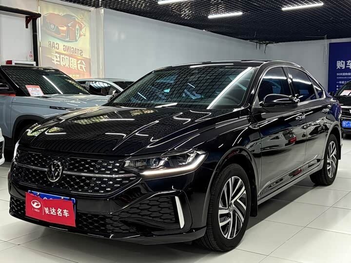Открыть фотографии: Volkswagen Lavida IV