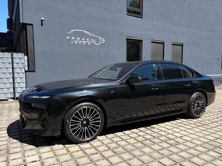 2025 BMW 7 серии 740d xDrive VII (G70), серый, 12250500 рублей, вид 4