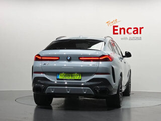 2024 BMW X6 40d III (G06) Рестайлинг, серебристый, 14133029 рублей, вид 3