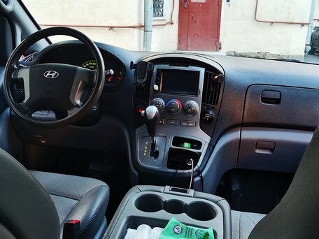 2010 Hyundai Grand Starex, серебристый, 1950000 рублей, вид 4
