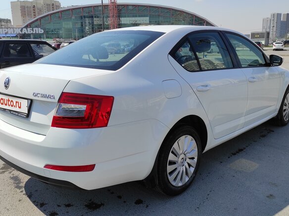 2016 Skoda Octavia III (A7), белый - вид 2