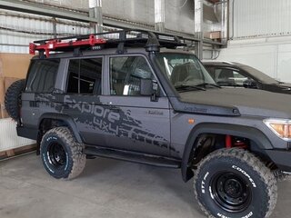 2011 Toyota Land Cruiser 76 70 Series Рестайлинг 1, серый, 5200000 рублей, вид 4