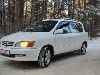 2001 Toyota Ipsum I (M10), белый, 820000 рублей, вид 1