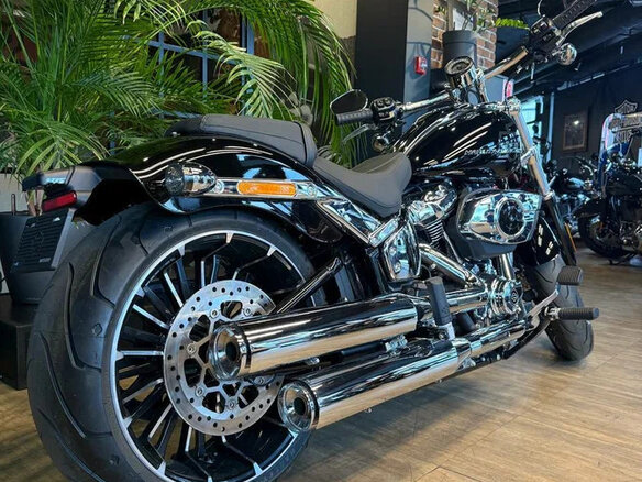 2025 Harley-Davidson Breakout, чёрный, 3600000 рублей - вид 3