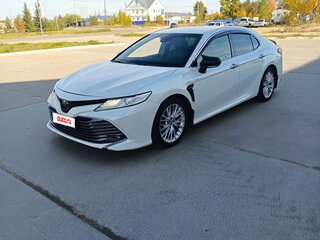 2019 Toyota Camry VIII (XV70), белый, 2600000 рублей, вид 1