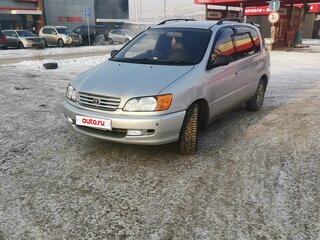 1996 Toyota Ipsum I (M10), серебристый, 650000 рублей, вид 1