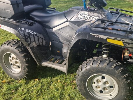 2011 Arctic Cat 550 Series, чёрный, 695000 рублей, вид 5
