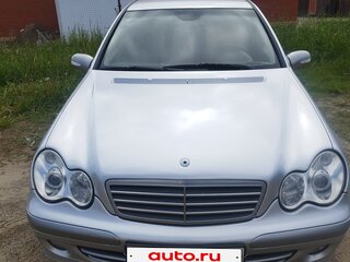 2004 Mercedes-Benz C-Класс 180 II (W203) Рестайлинг, серебристый, 680000 рублей, вид 2
