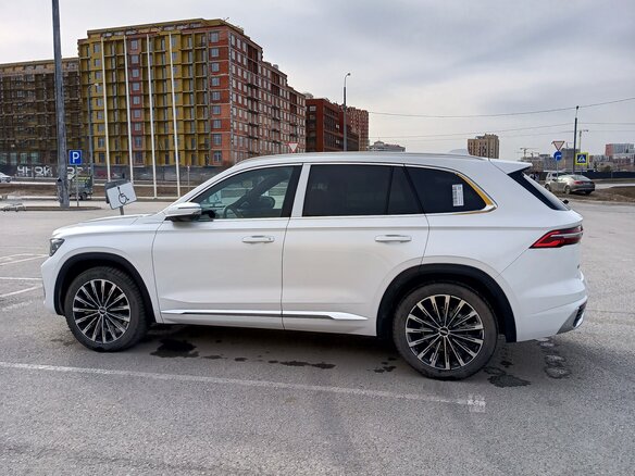 2025 Geely Monjaro (Xingyue L) I Рестайлинг (China Market), белый, 4250000 рублей - вид 4