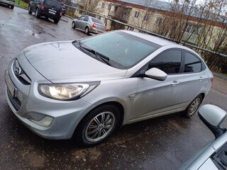 2013 Hyundai Solaris I, серебристый, 830000 рублей, вид 4