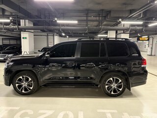 2021 Toyota Land Cruiser 200 Series Рестайлинг 2, чёрный, 9900000 рублей, вид 4