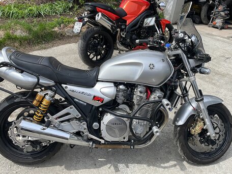1999 Yamaha XJR1300, серебристый, 420000 рублей, вид 1