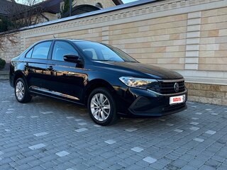 2021 Volkswagen Polo VI, чёрный, 1800000 рублей, вид 2