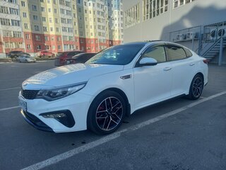 2018 Kia Optima IV Рестайлинг, белый, 2050000 рублей, вид 3