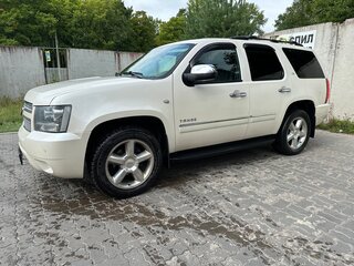 2012 Chevrolet Tahoe 6AT III, белый, 2080000 рублей, вид 2