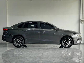 2026 Geely Emgrand II, серебристый, 1249010 рублей, вид 4