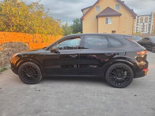 2018 Porsche Cayenne III, чёрный, 4600000 рублей, вид 3