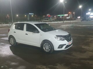 2019 Renault Sandero II Рестайлинг, белый, 400000 рублей, вид 1
