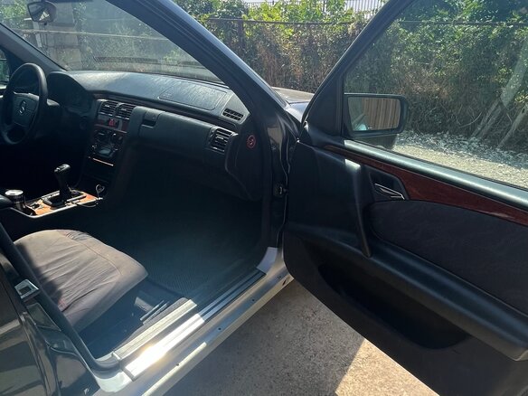 1999 Mercedes-Benz E-Класс 240 II (W210, S210), синий, 550000 рублей - вид 16